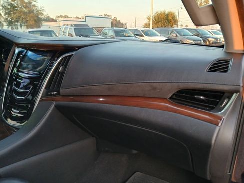 Used 2019 Cadillac Escalade 2WD image 15