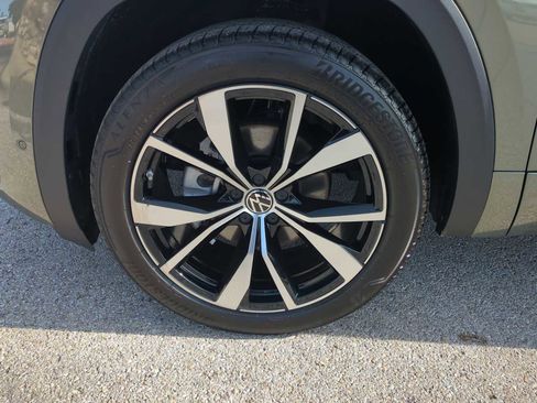 Used 2026 Volkswagen Atlas SEL Premium R-Line image 33