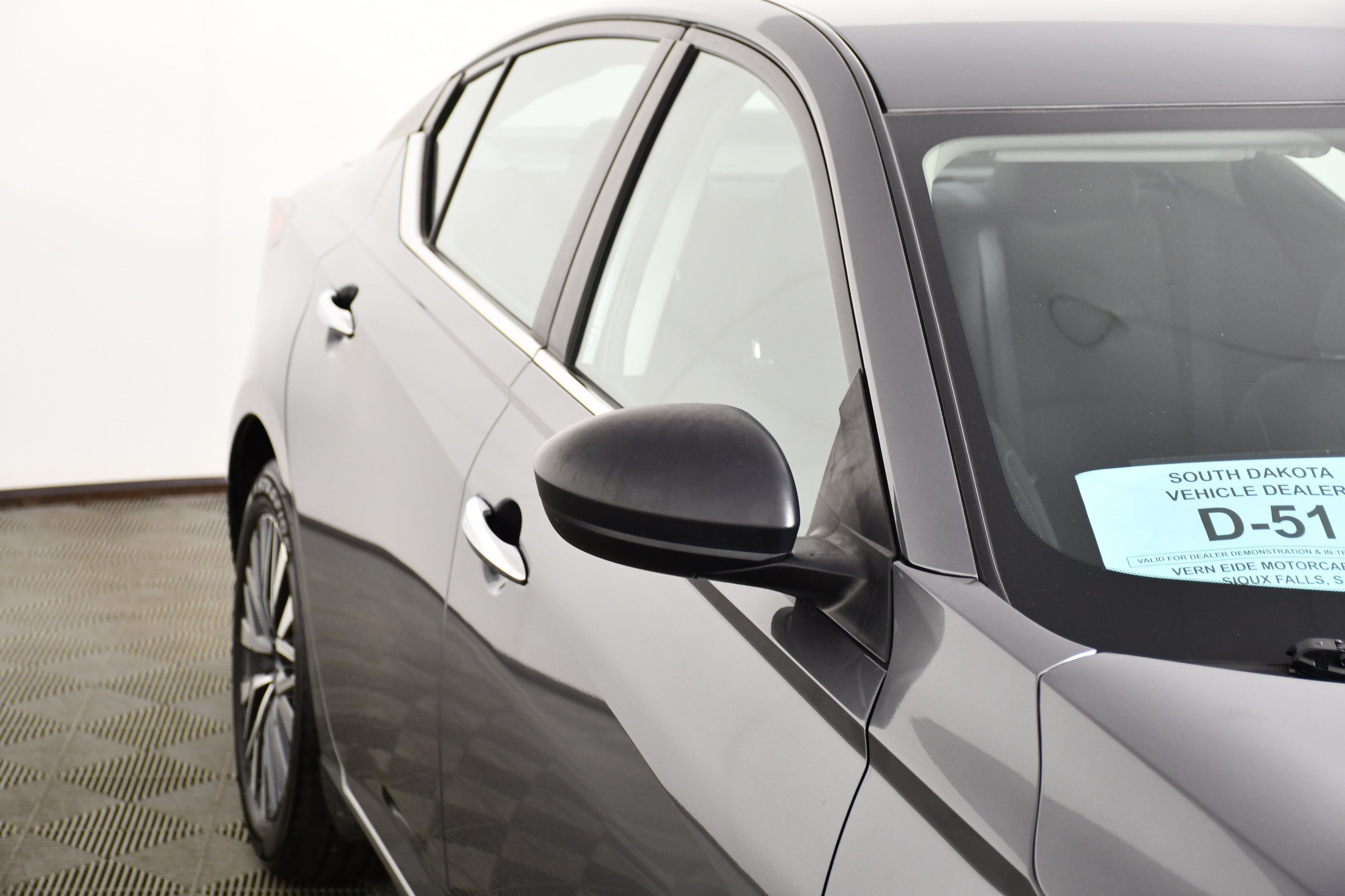 Used 2024 Nissan Altima 2.5 SV FWD image 14