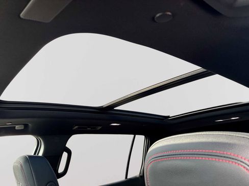 Certified 2024 Chevrolet Traverse RS image 19