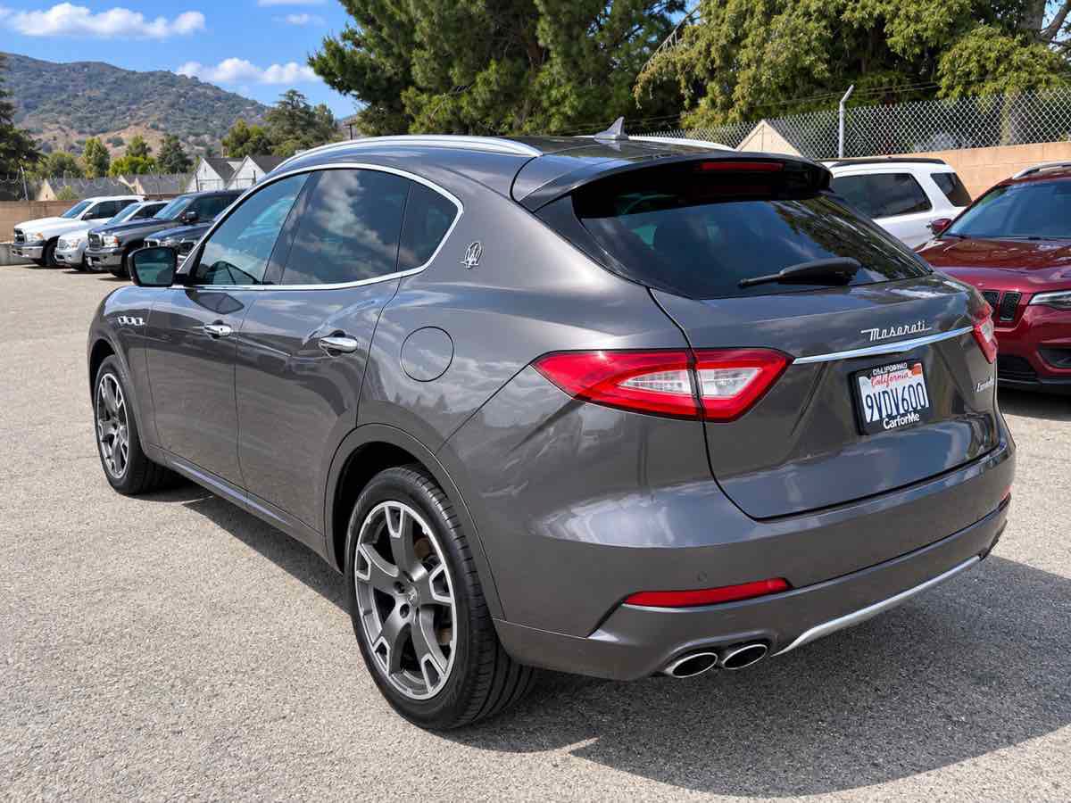 Used 2017 Maserati Levante w/ Luxury Package AWD/4WD image 4