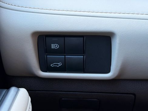 Used 2022 Toyota Highlander XLE image 37