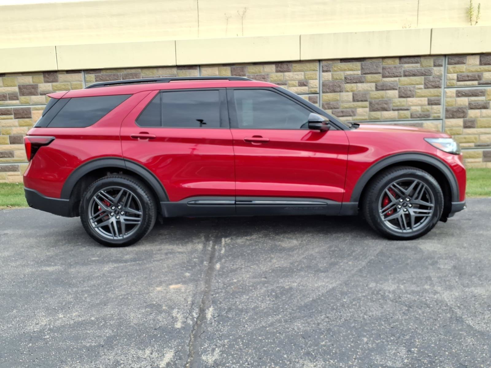 Used 2025 Ford Explorer ST w/ Sun And Sound Package AWD/4WD image 11