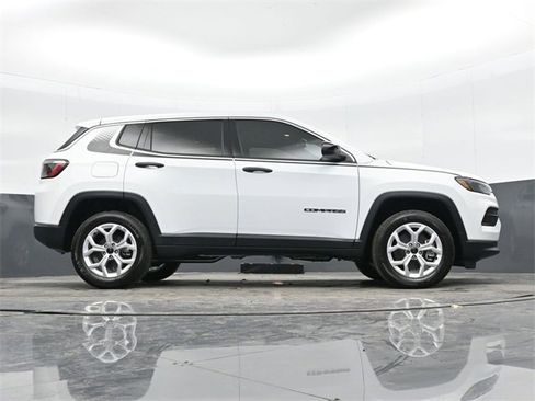 Used 2025 Jeep Compass Sport w/ Mopar Graphics Package image 40