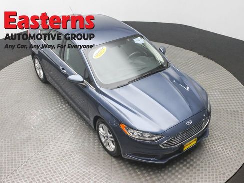 Used 2018 Ford Fusion SE image 3