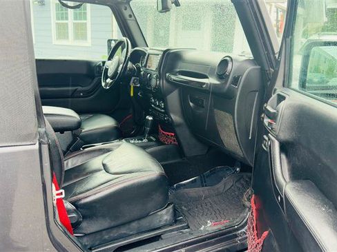 Used 2018 Jeep Wrangler Rubicon AWD/4WD image 14