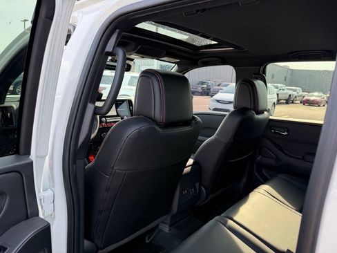Used 2025 Nissan Frontier PRO-4X w/ Pro Premium Package AWD/4WD image 8