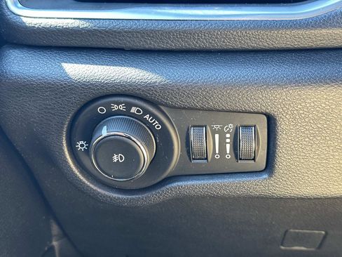 Used 2020 Chrysler Pacifica Limited w/ Advanced Safetytec Group FWD image 26