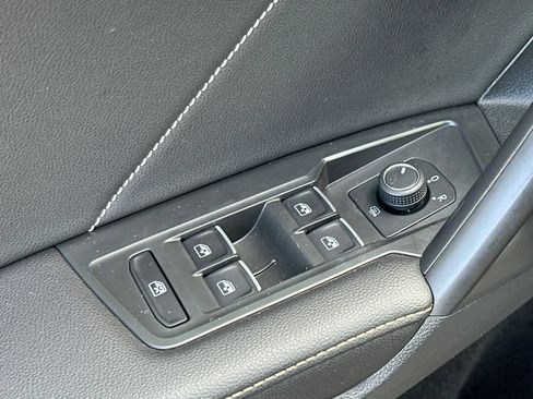 Used 2022 Volkswagen Tiguan SE R-Line AWD/4WD image 11