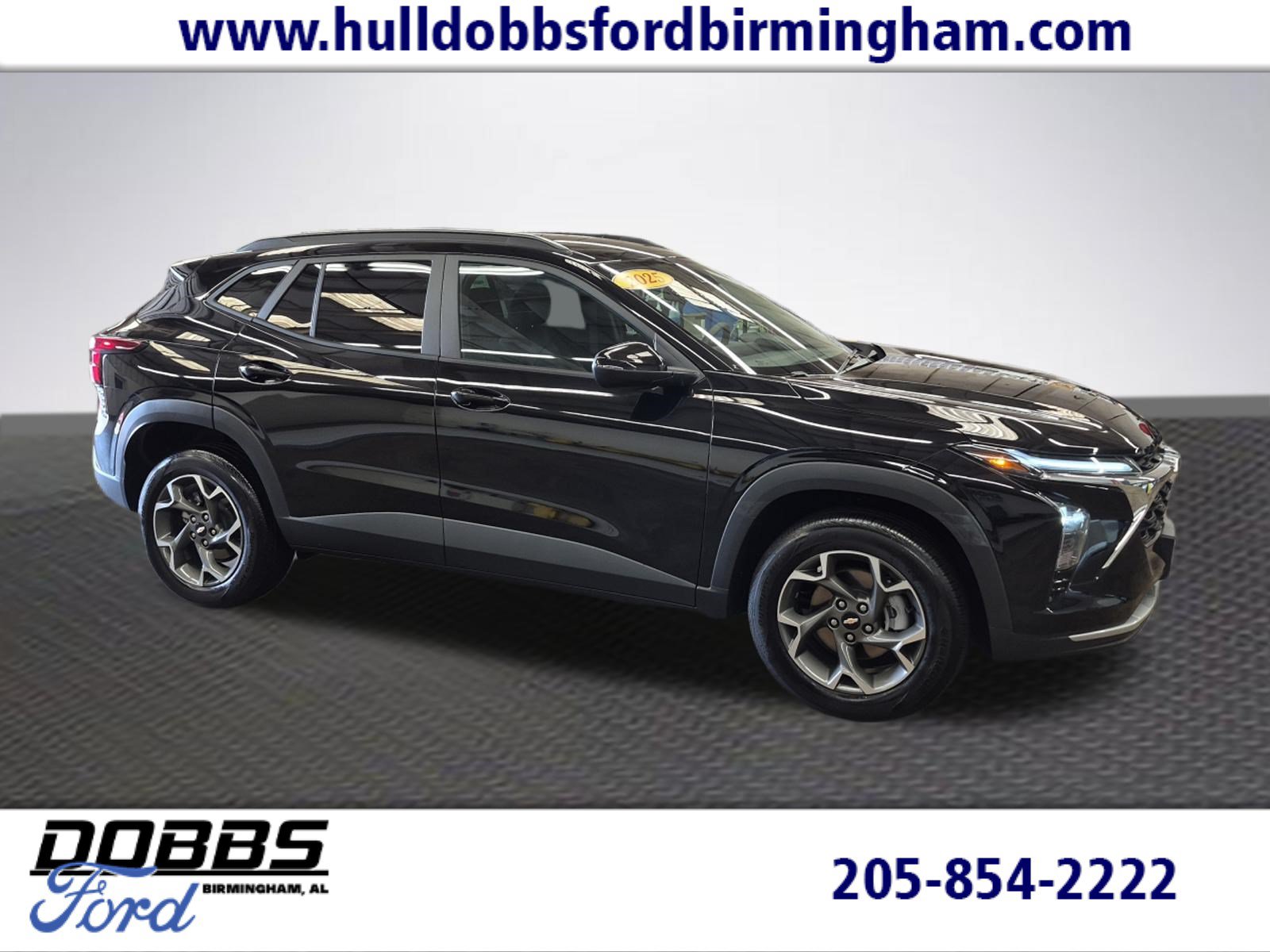 Used 2025 Chevrolet Trax LT FWD image 1