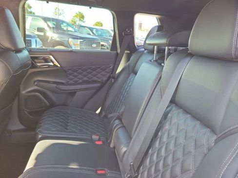 Used 2023 Mitsubishi Outlander SEL image 14