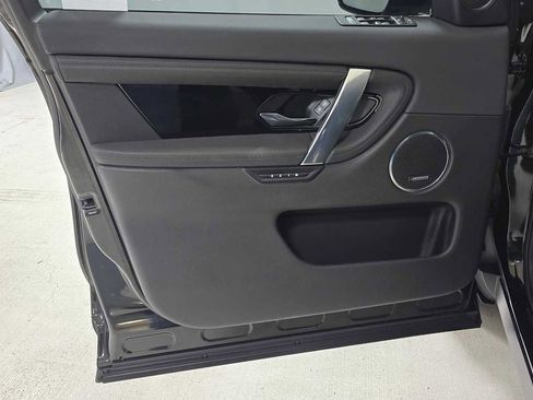 Used 2023 Land Rover Discovery Sport SE image 23