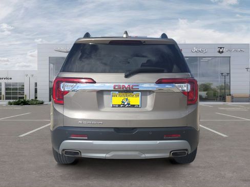 Used 2023 GMC Acadia SLE w/ Driver Convenience Package FWD image 4