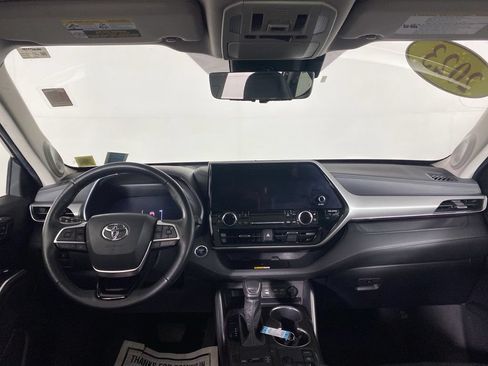 Used 2023 Toyota Highlander Platinum AWD/4WD image 34