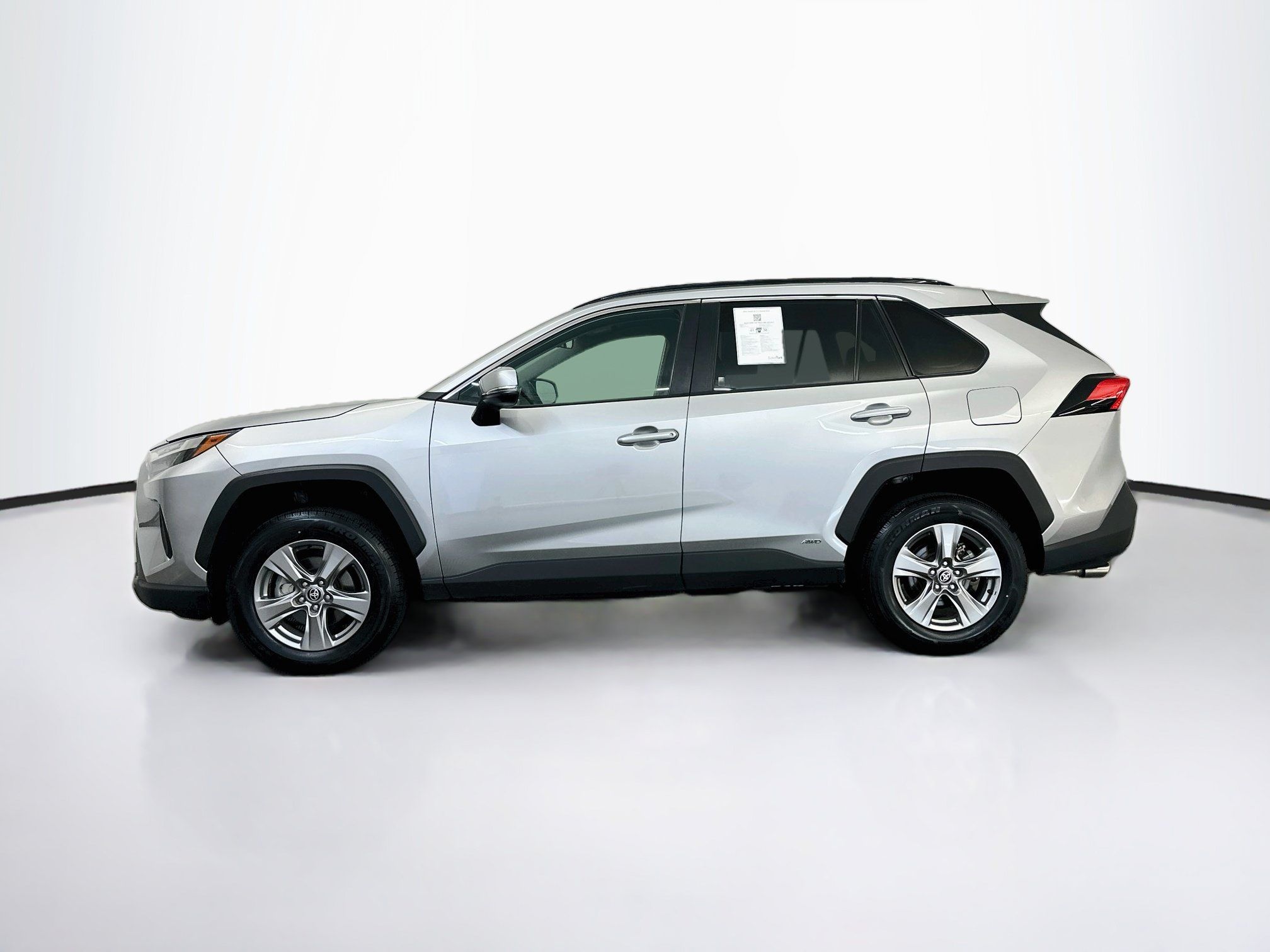 Used 2025 Toyota RAV4 XLE AWD/4WD image 4
