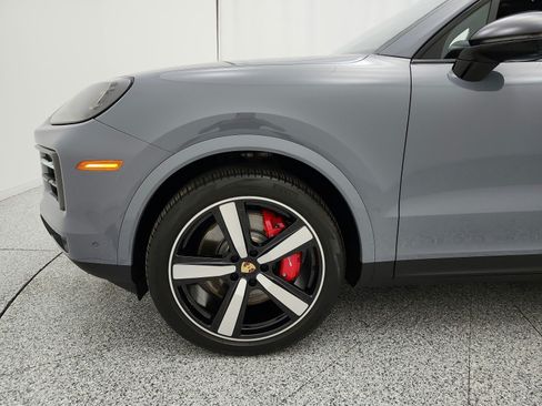 Used 2024 Porsche Cayenne S AWD/4WD image 17