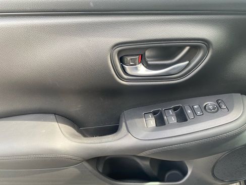 Certified 2025 Honda HR-V LX image 36