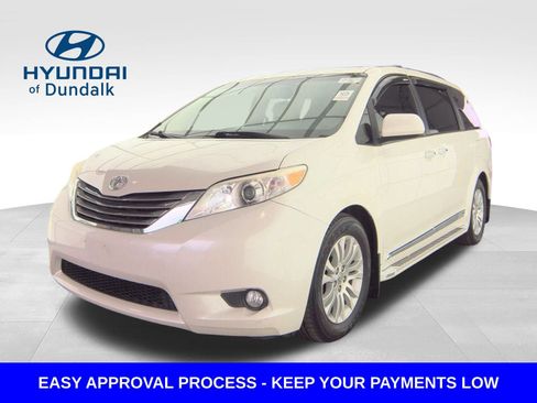 Used 2017 Toyota Sienna XLE Premium image 1