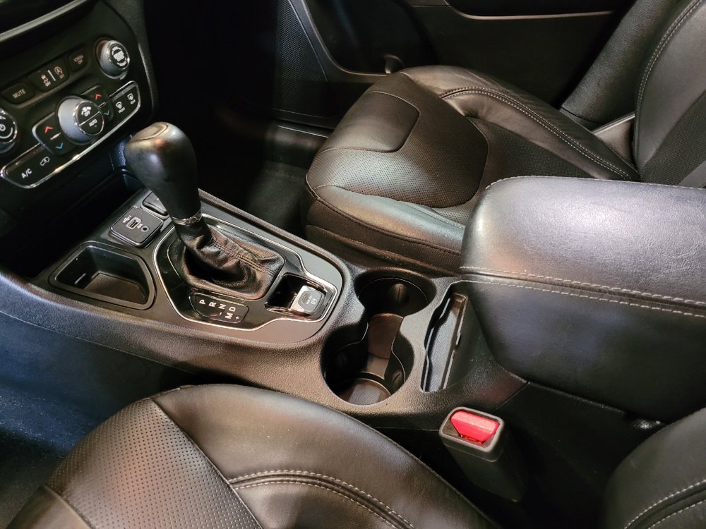Used 2019 Jeep Cherokee Limited FWD image 26