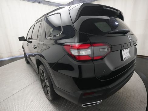 Certified 2025 Honda Pilot Black Edition image 37