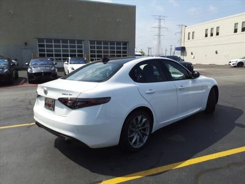 Used 2024 Alfa Romeo Giulia Sprint AWD/4WD image 3
