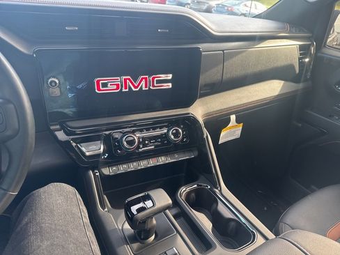 Used 2024 GMC Sierra 1500 AT4 w/ AT4 Preferred Package image 8