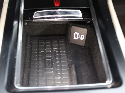 Used 2024 Lincoln Corsair Reserve w/ Equipment Group 201A image 28