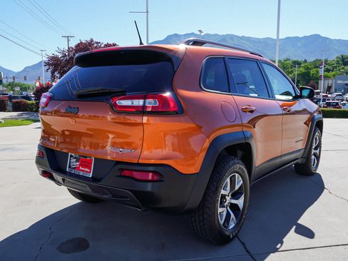 Used 2016 Jeep Cherokee Trailhawk w/ Leather Interior Group AWD/4WD image 8
