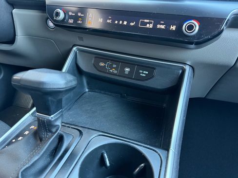 Used 2025 Kia Carnival LX image 30