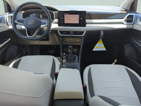 New 2026 Volkswagen Taos SE FWD image 19