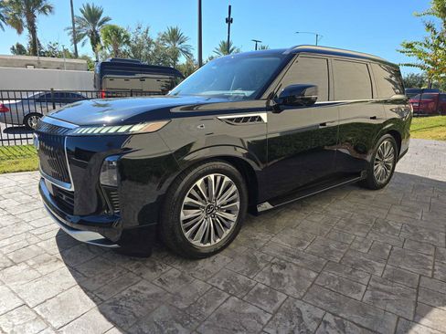 Certified 2025 INFINITI QX80 Sensory image 7