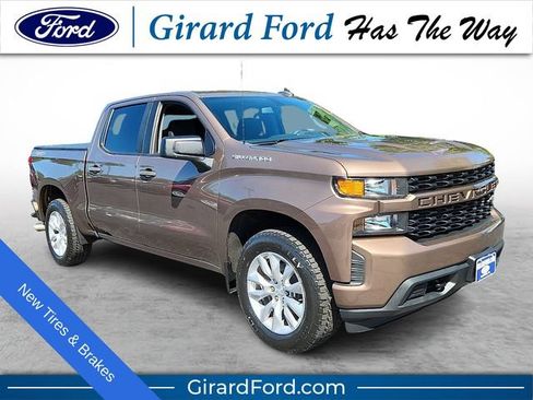Used 2019 Chevrolet Silverado 1500 Custom w/ Custom Value Package AWD/4WD image 1