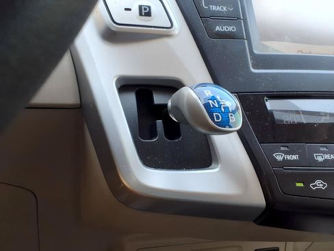 Used 2012 Toyota Prius V Five FWD image 19