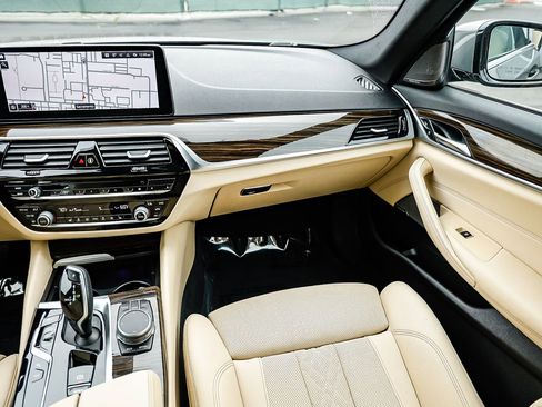 Used 2021 BMW 530i 530i w/ Premium Package image 15