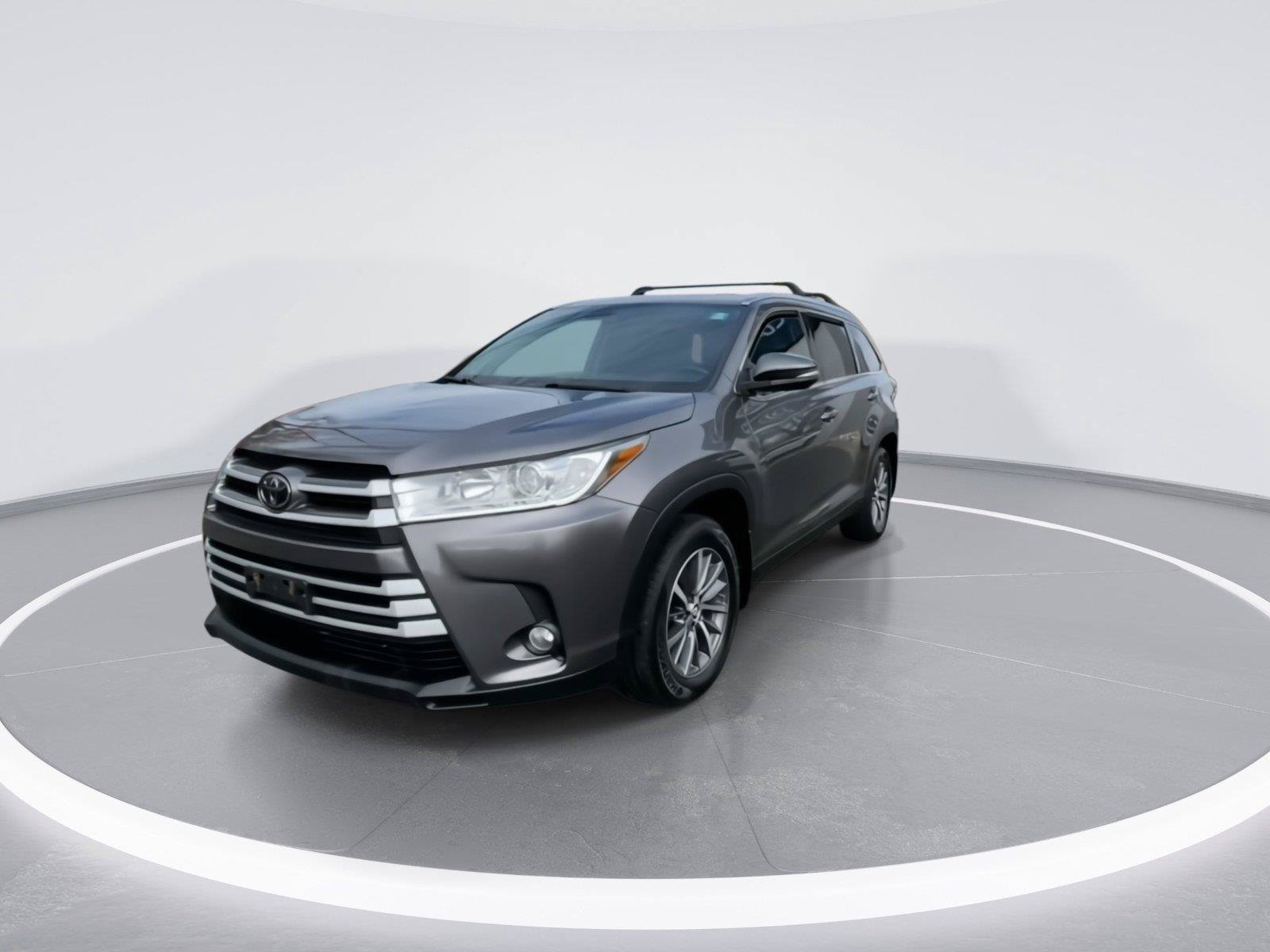 Used 2019 Toyota Highlander XLE AWD/4WD image 4