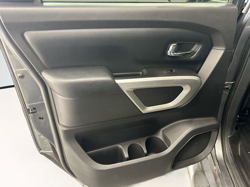 Used 2018 Nissan Titan SV w/ SV Convenience Package AWD/4WD image 27