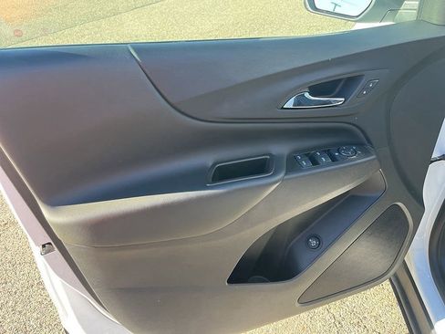 Used 2023 Chevrolet Equinox LT image 23