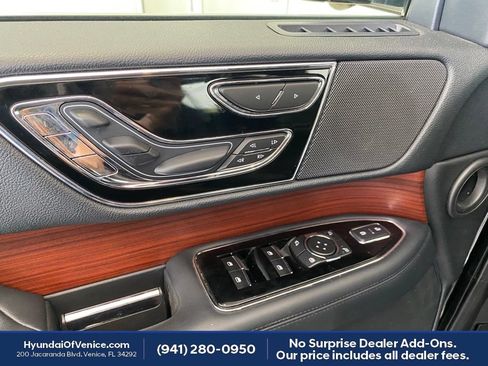 Used 2022 Lincoln Navigator L Reserve AWD/4WD image 29