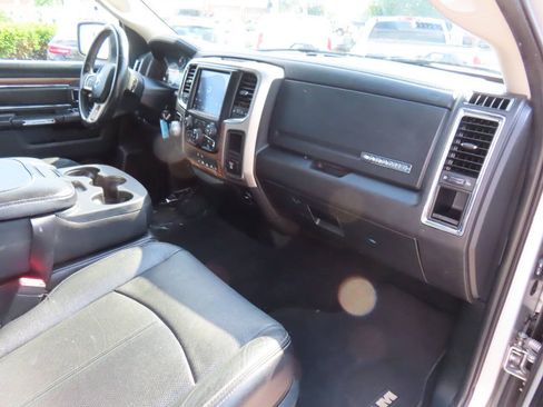Used 2018 RAM 1500 Laramie RWD image 16