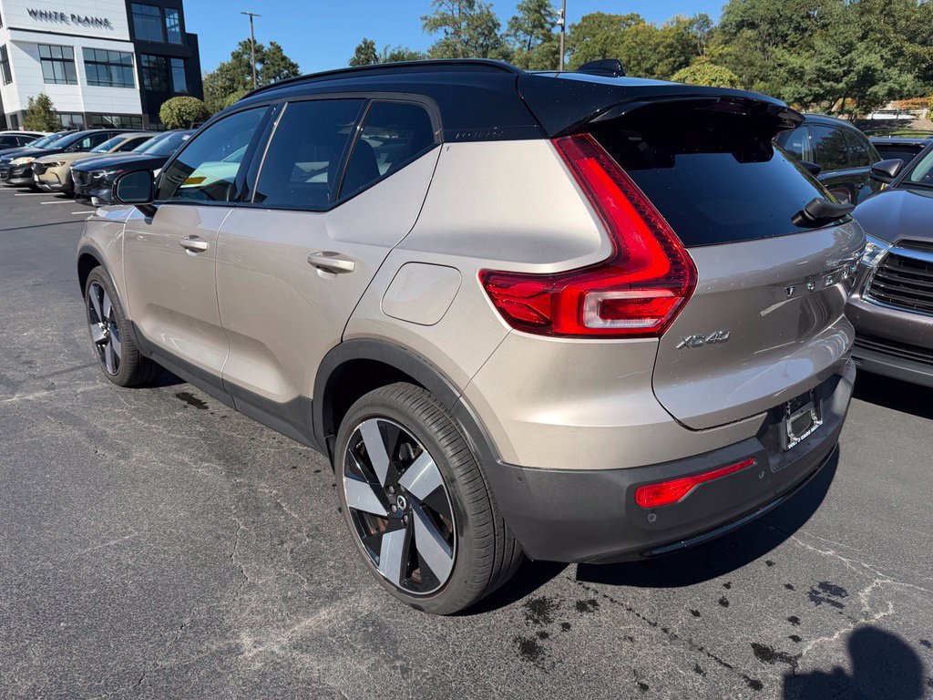 Used 2023 Volvo XC40 Recharge Ultimate w/ Protection Package Premier AWD/4WD image 2