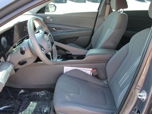 Used 2023 Hyundai Elantra SEL w/ Convenience Package FWD image 11