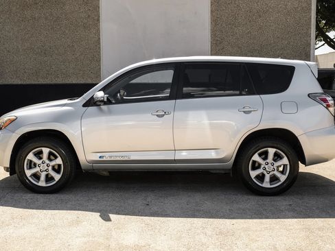 Used 2014 Toyota RAV4 EV FWD image 9