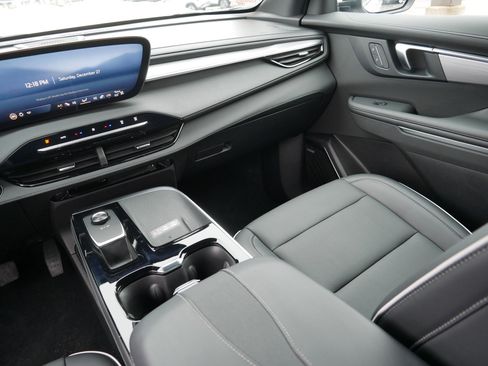 Used 2025 Buick Enclave Preferred image 11