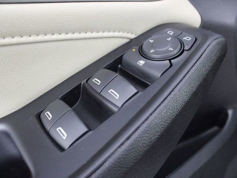 Used 2023 Chevrolet Traverse LS image 18