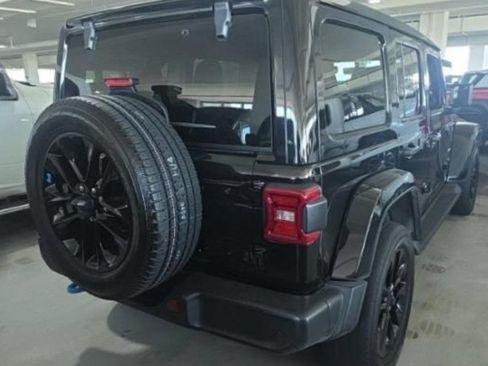 Used 2023 Jeep Wrangler Unlimited Sahara w/ Cold Weather Group AWD/4WD image 2