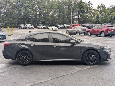 Used 2025 Toyota Camry SE image 8