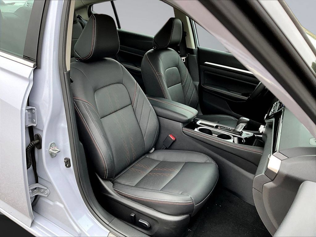Used 2025 Nissan Altima 2.5 SR w/ SR Premium Package FWD image 31
