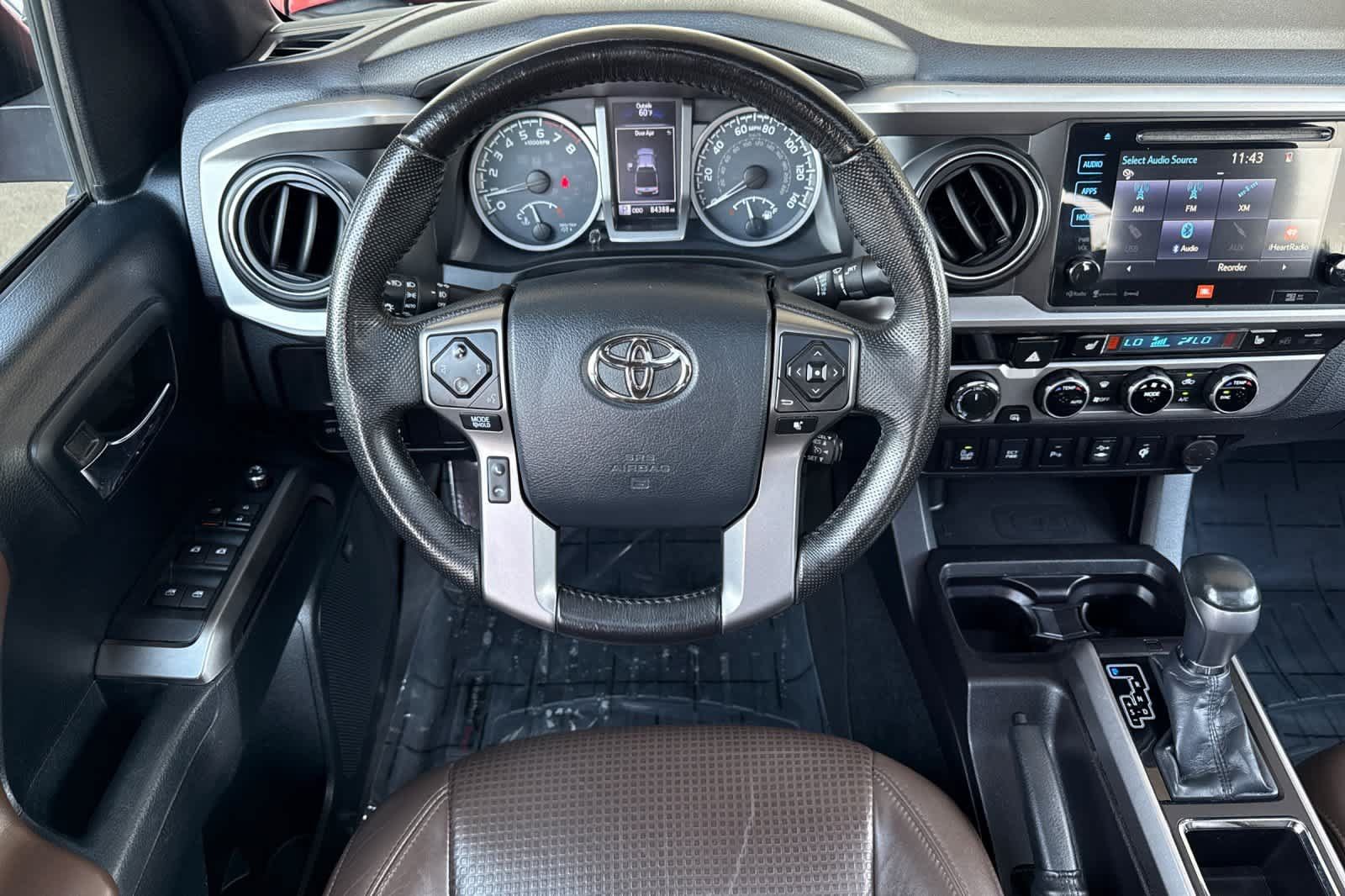 Used 2016 Toyota Tacoma Limited w/ Towing Package AWD/4WD image 14