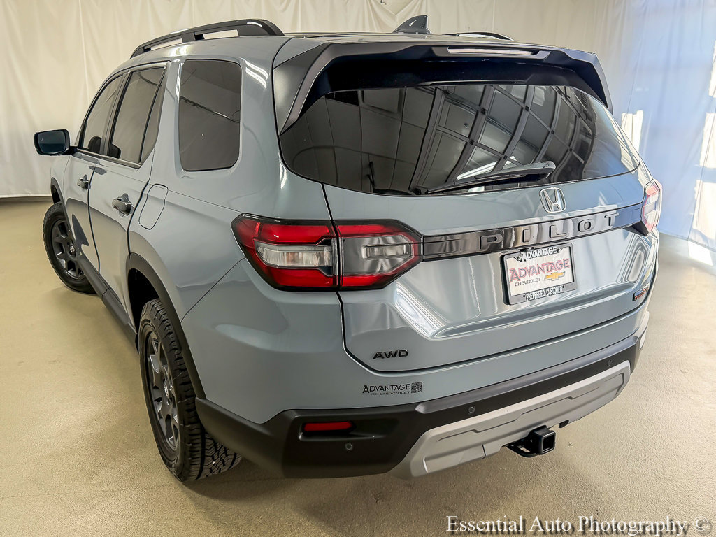 Used 2025 Honda Pilot TrailSport image 8