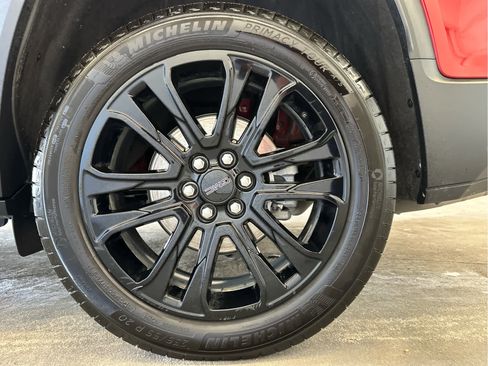 Used 2023 GMC Acadia SLE w/ Driver Convenience Package image 10